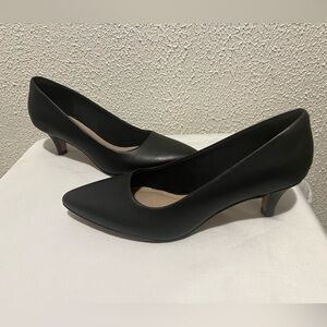 Clark’s all leather black pumps like new condition